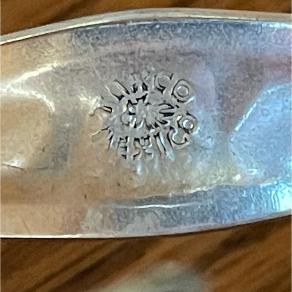 Vintage Enamel Inlay and Floral Abalone Motif Signed Taxco Mexico Bracelet - Picture 2 of 7